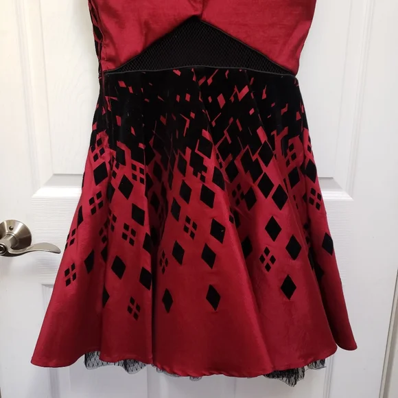 DC Comics Hot Topic Red Black Harley Quinn Formal Prom Party Dress Cospl… - Picture 7 of 9